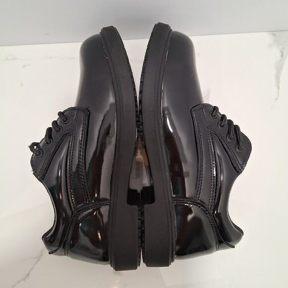 TUGS! Oxford Slip Resistant Patent Leather Women NWOT Black Size-8.5M - Picture 4 of 8